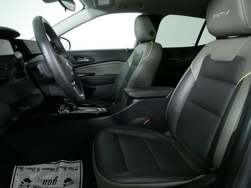 Used 2025 Chevrolet Trax ACTIV w/ Sunroof Package FWD image 15
