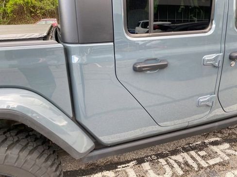 Used 2025 Jeep Gladiator Sport AWD/4WD image 21