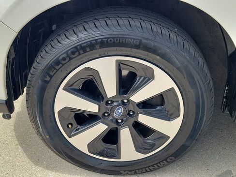 Used 2017 Subaru Forester 2.5i Premium image 11