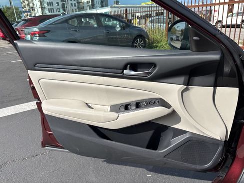 Used 2025 Nissan Altima 2.5 SV FWD image 18