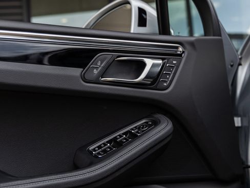 Certified 2026 Porsche Macan AWD/4WD image 23