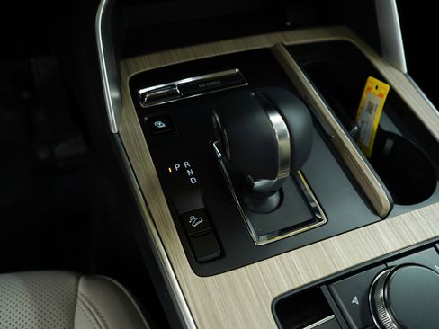 Certified 2025 MAZDA CX-70 Plug-In Hybrid w/ Premium Pkg image 22