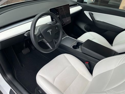 Used 2022 Tesla Model Y Long Range AWD/4WD image 2
