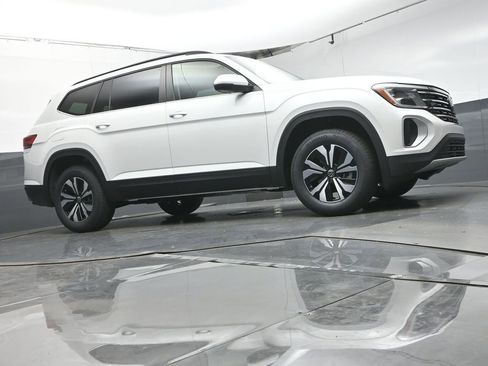 New 2026 Volkswagen Atlas SE FWD image 30