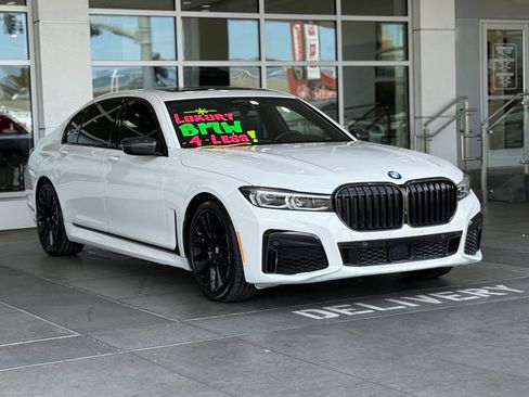 Used 2022 BMW 740i w/ M Sport Package RWD image 6