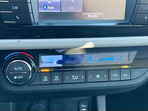 Used 2016 Toyota Corolla LE image 19