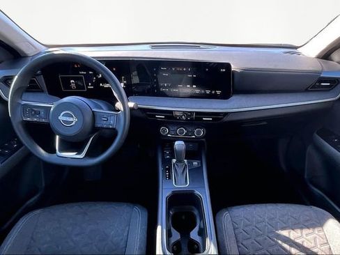 Used 2025 Nissan Kicks SV w/ SV Premium Package image 7