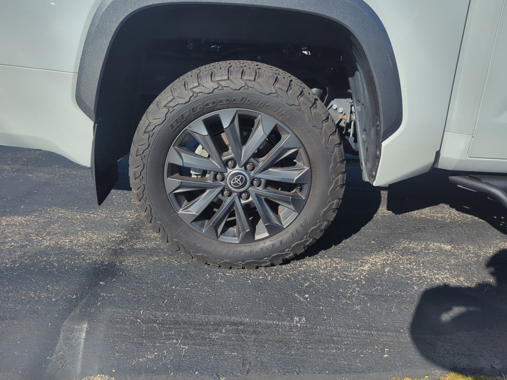 Used 2024 Toyota Tundra Limited AWD/4WD image 12