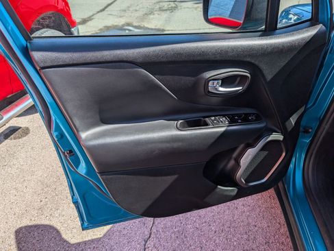 Used 2022 Jeep Renegade Sport image 11