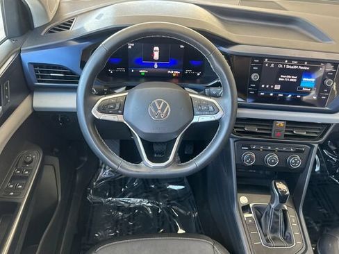 Used 2022 Volkswagen Taos SE FWD image 14