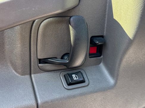 Used 2018 Chevrolet Express 2500 LS w/ Driver Convenience Package RWD image 19