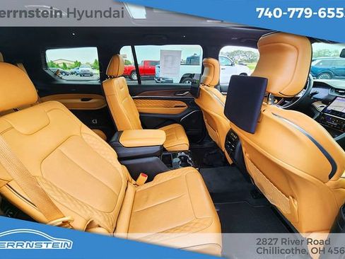 Used 2024 Jeep Grand Cherokee L Summit w/ Advanced Protech Group IV AWD/4WD image 35