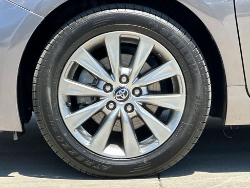 Used 2017 Toyota Camry XLE w/ Moonroof Package FWD image 15
