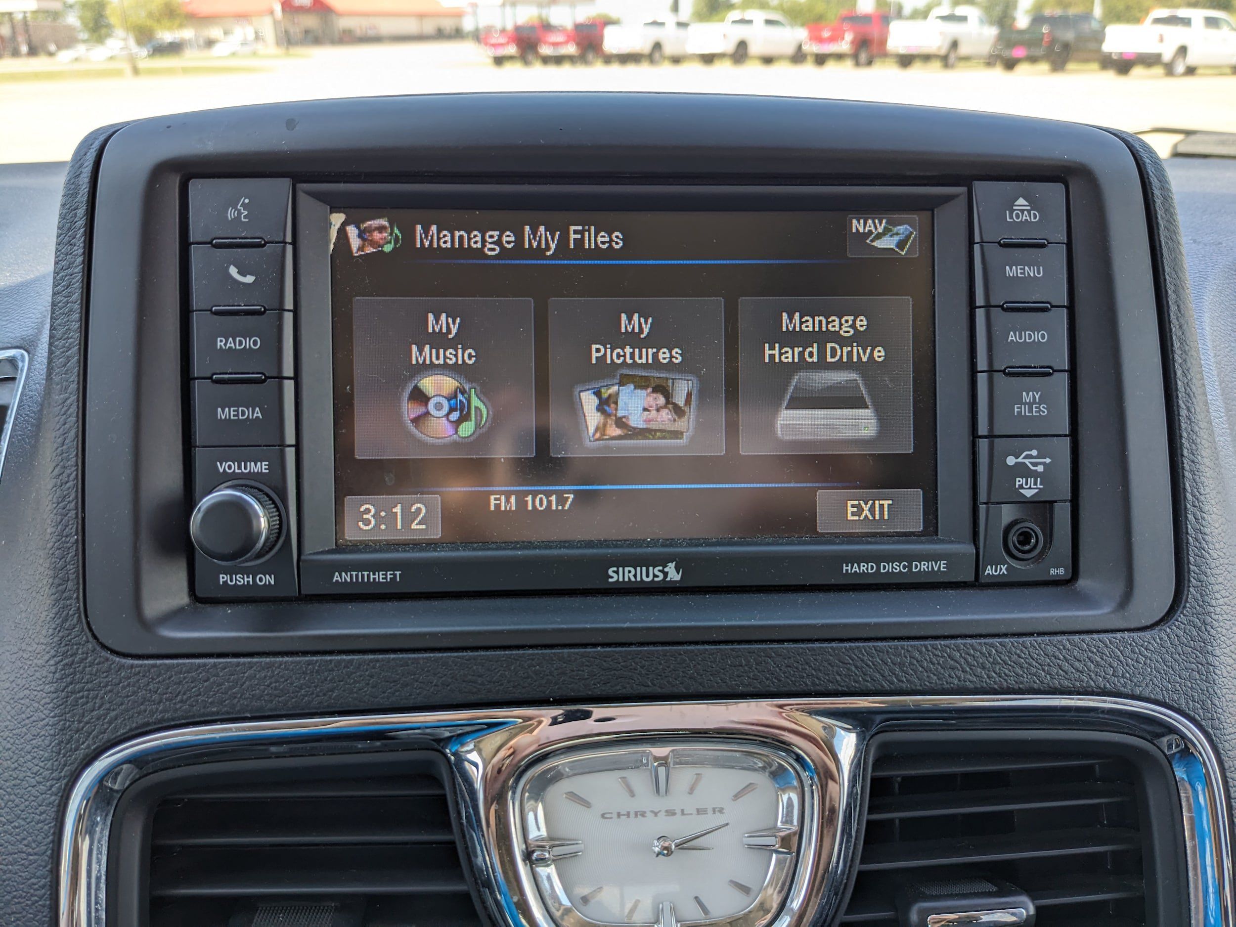 Used 2016 Chrysler Town & Country Touring-L FWD image 23