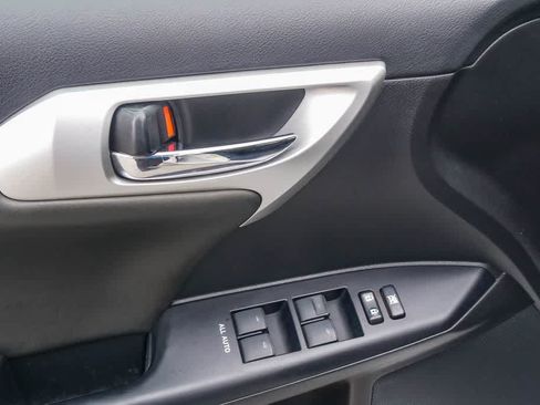 Used 2013 Lexus CT 200h w/ Premium Pkg w/Navigation FWD image 19
