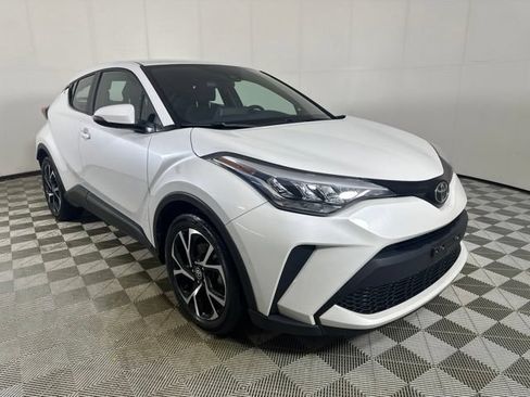 Used 2022 Toyota C-HR XLE FWD image 1