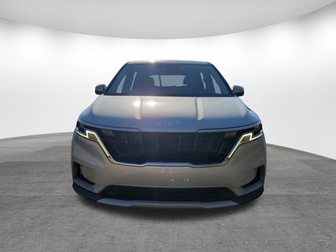 Used 2023 Kia Carnival LX image 23