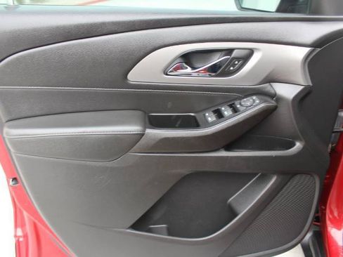 Used 2023 Chevrolet Traverse LT FWD image 10
