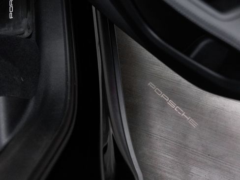 Certified 2025 Porsche Macan AWD/4WD image 36