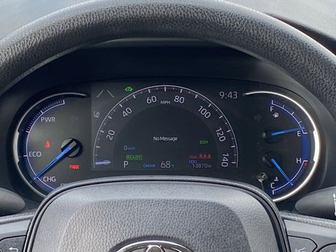 Certified 2025 Toyota RAV4 LE image 19