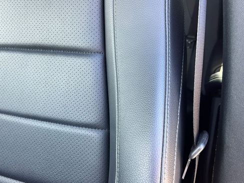 Used 2022 Mercedes-Benz GLE 350 4MATIC w/ Premium Package image 13