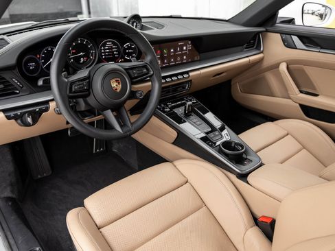 Certified 2024 Porsche 911 Carrera image 4