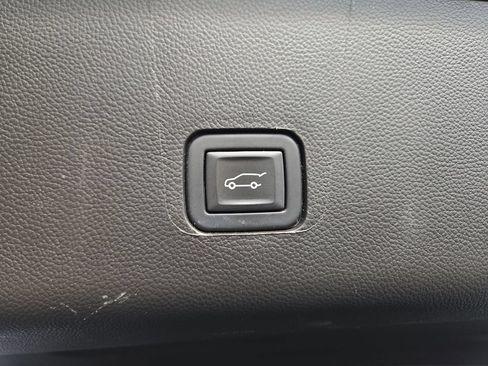 Used 2023 Chevrolet Traverse LT w/ LT Premium Package AWD/4WD image 23