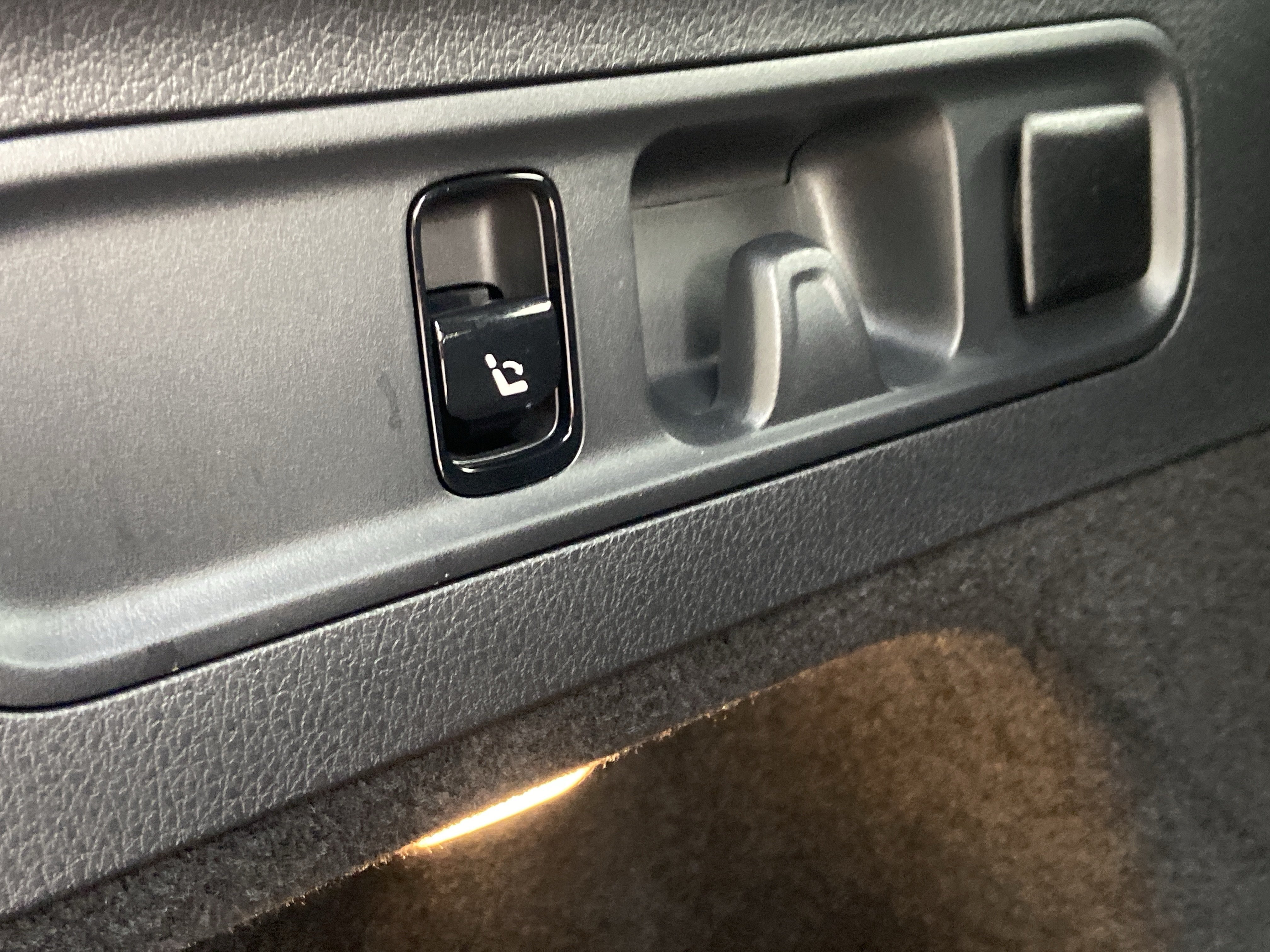 Used 2025 Mercedes-Benz GLC 300 image 11