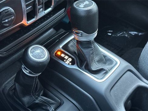 Used 2024 Jeep Wrangler Unlimited image 24