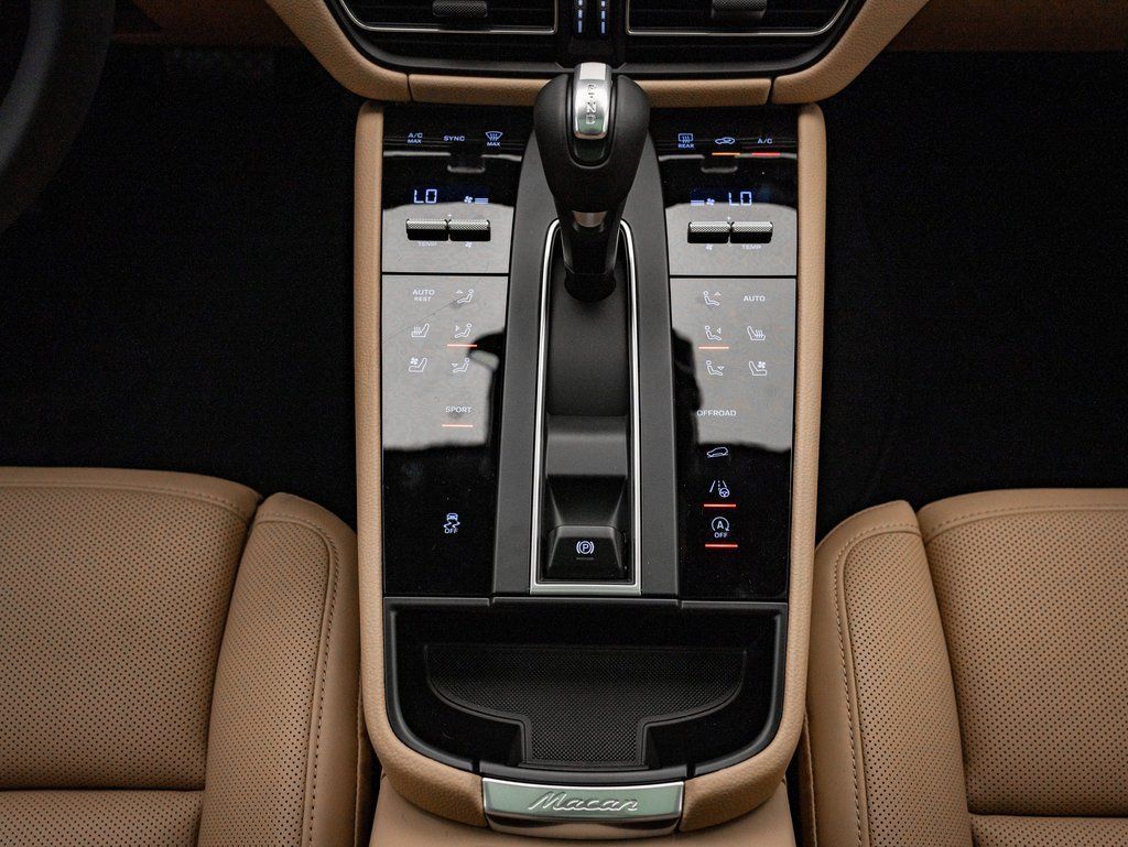 Certified 2026 Porsche Macan AWD/4WD image 38