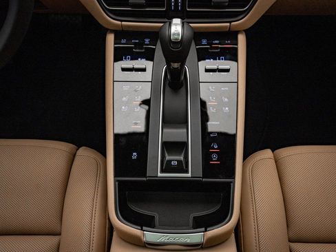 Used 2026 Porsche Macan image 38