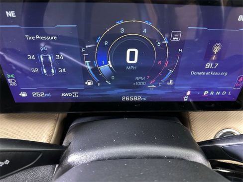 Used 2025 Chevrolet Equinox ACTIV w/ Safety and Technology Package image 12