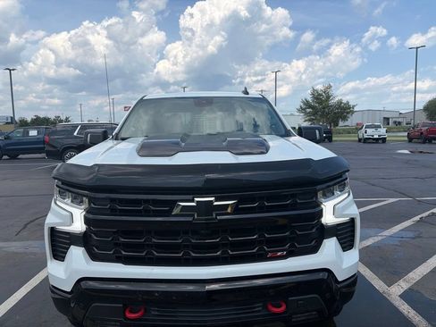 Used 2024 Chevrolet Silverado 1500 LT Trail Boss w/ LT Trail Boss Premium Package AWD/4WD image 2