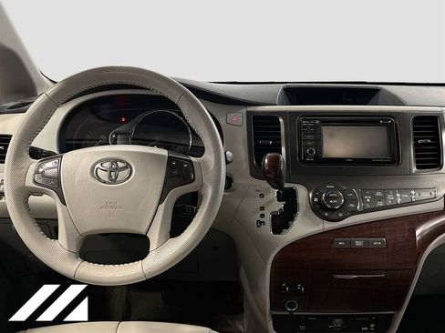 Used 2014 Toyota Sienna XLE w/ Entertainment Package image 24