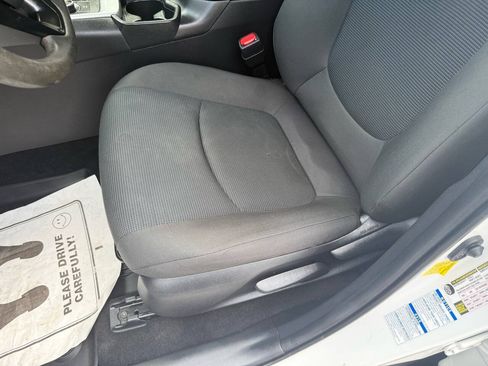 Used 2021 Toyota RAV4 LE AWD/4WD image 29