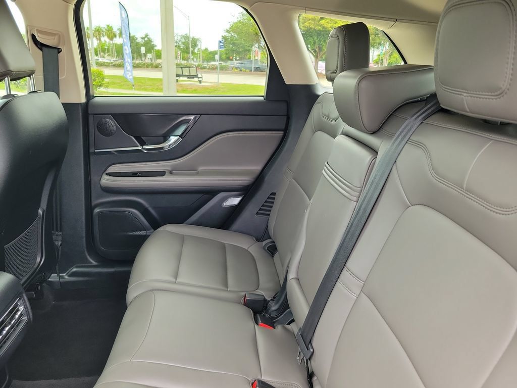 Used 2024 Lincoln Corsair FWD image 10
