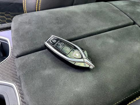 Used 2023 Lamborghini Urus Performante AWD/4WD image 33
