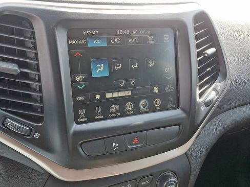 Used 2018 Jeep Cherokee Limited AWD/4WD image 17