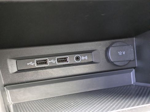 Used 2019 Volkswagen Tiguan SE image 29