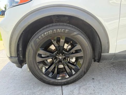 Used 2020 Ford Explorer Limited RWD image 4