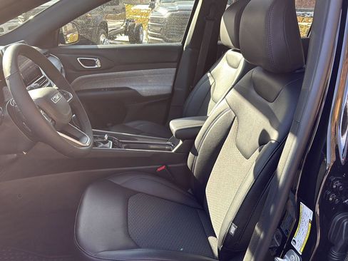 New 2026 Jeep Compass Latitude image 9