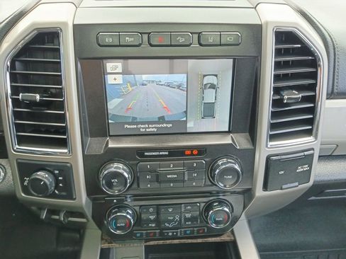 Used 2018 Ford F250 Lariat w/ Lariat Ultimate Package AWD/4WD image 9