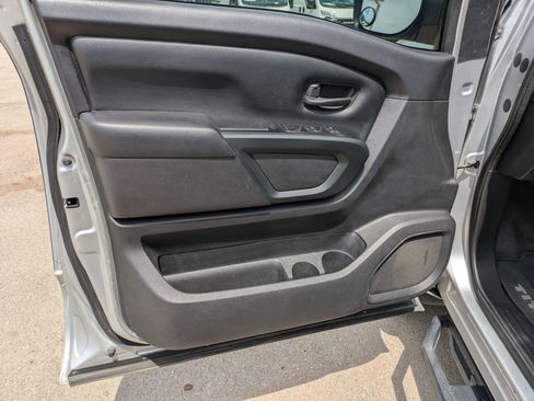 Used 2017 Nissan Titan S image 11