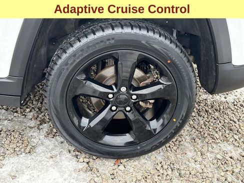 Used 2023 Jeep Grand Cherokee Limited w/ Black Appearance Package AWD/4WD image 9