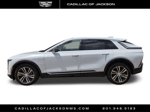 New 2026 Cadillac Lyriq Luxury RWD image 17