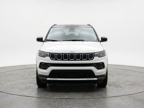 Used 2025 Jeep Compass Limited AWD/4WD image 2