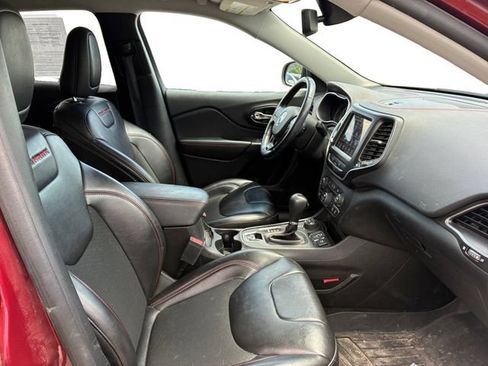 Used 2021 Jeep Cherokee Trailhawk AWD/4WD image 12