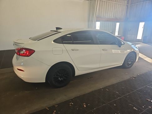 Used 2018 Chevrolet Cruze LS image 4