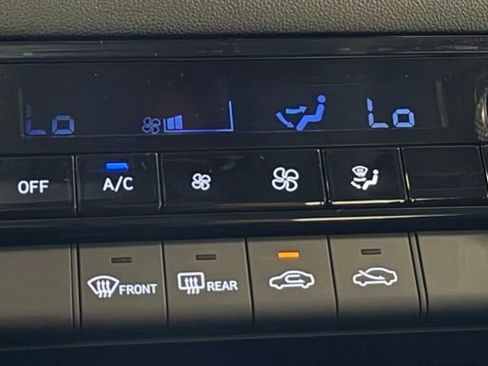 Used 2023 Hyundai Elantra SEL w/ Preferred Accessory Package FWD image 20
