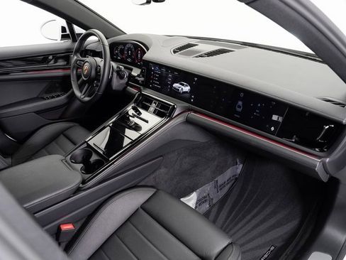 Used 2025 Porsche Panamera 4 image 21